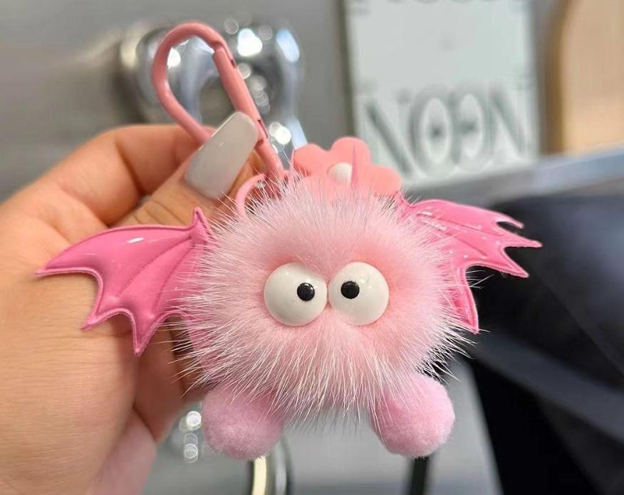 Fluffy Bat Keychains，Small Coal Ball Doll Keychains With Wings --z