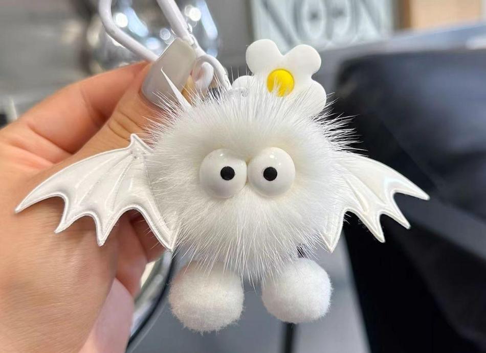 Fluffy Bat Keychains，Small Coal Ball Doll Keychains With Wings --z