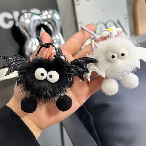 Fluffy Bat Keychains，Small Coal Ball Doll Keychains With Wings --z