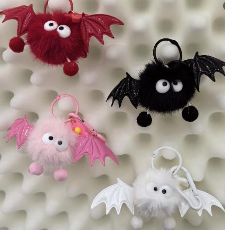 Fluffy Bat Keychains，Small Coal Ball Doll Keychains With Wings --z